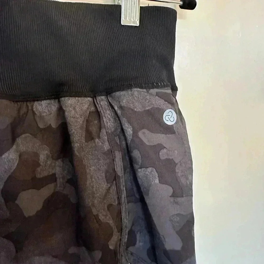 ZELLA Streamline Camo Print Shorts in Size Medium